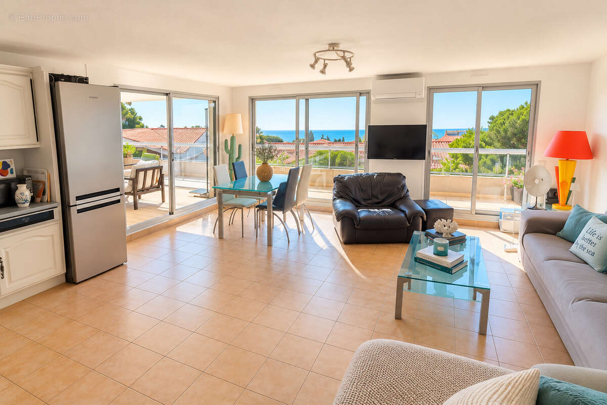 A vendre appartement dans residence securisee avec piscine 3 pieces 2 chambres terrasse sur le toit et veranda cave parking et p - photo 4