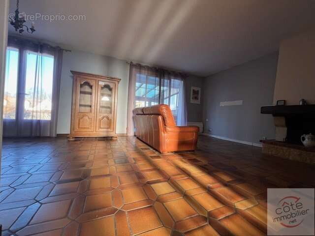 Maison à LES GRANGES-LE-ROI