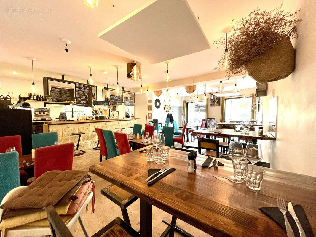 Commerce à AIGUES-VIVES