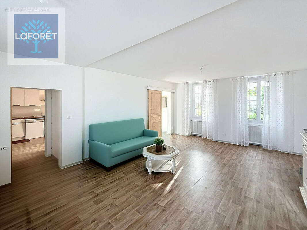 Maison à SAINT-GERMAIN-DE-LUSIGNAN