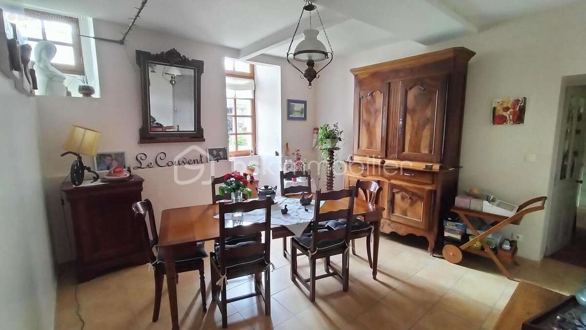 Maison à CHENEHUTTE-TREVES-CUNAULT