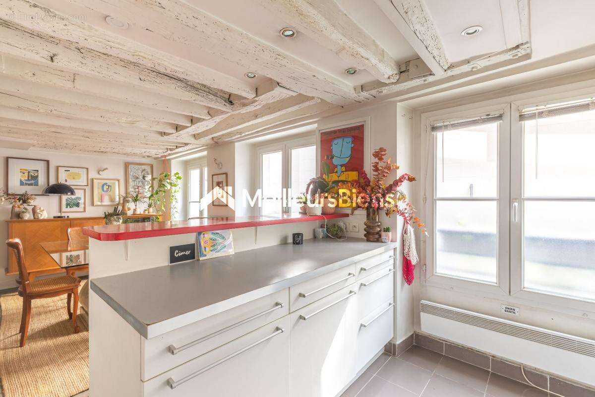Appartement à PARIS-3E