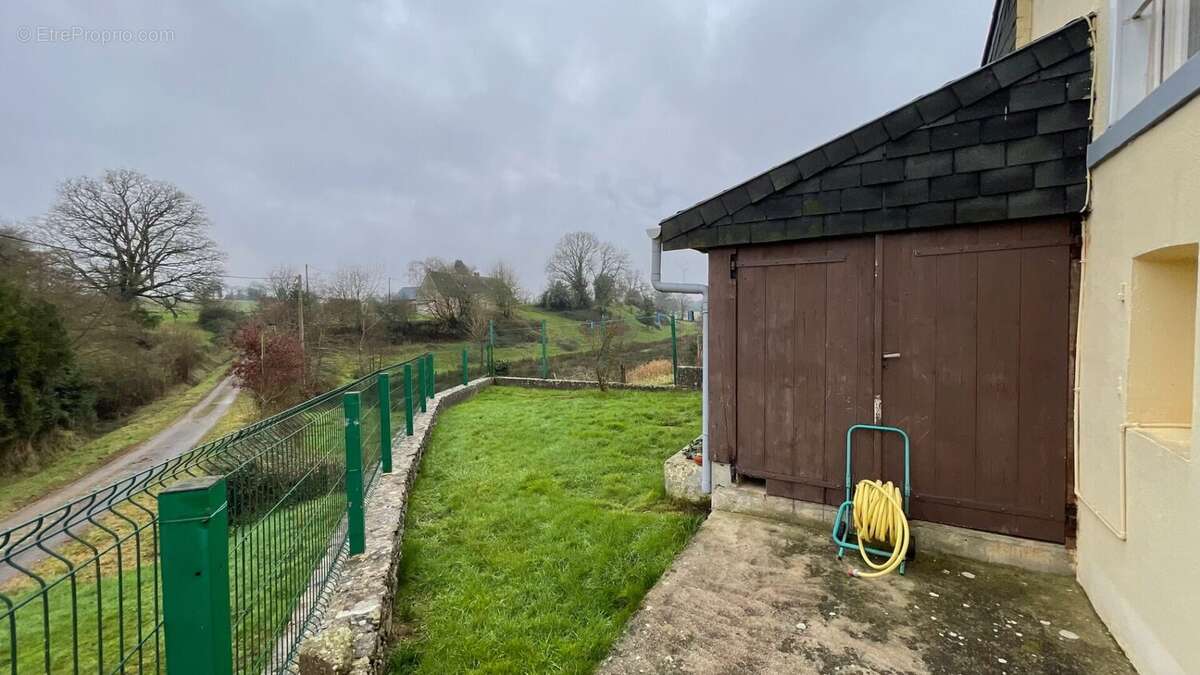 Maison à LA HAIE-TRAVERSAINE