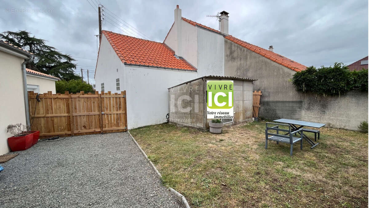 Maison à LA CHAPELLE-BASSE-MER