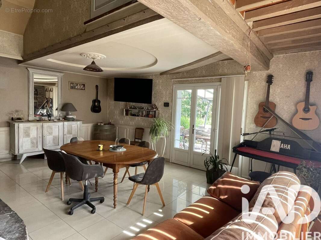 Maison 176 m² à La Barre-De-Semilly  - photo 4