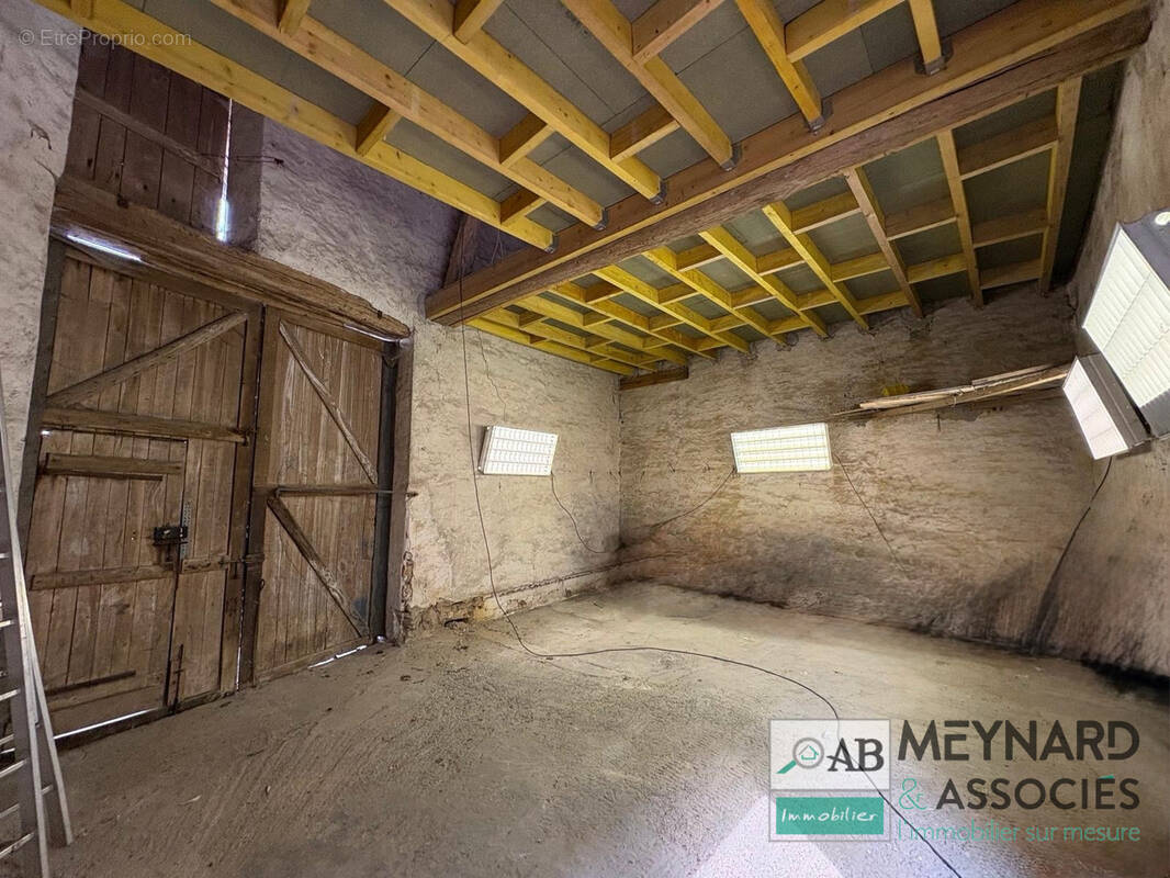 A vendre à MAUPERTHUIS Briarde de 97.81 m2 rénovée en partie avec ses dépendances sur 280 m2 terrain . - photo 10