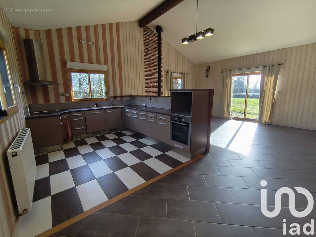 Photo 1 - Maison à LUSIGNAN