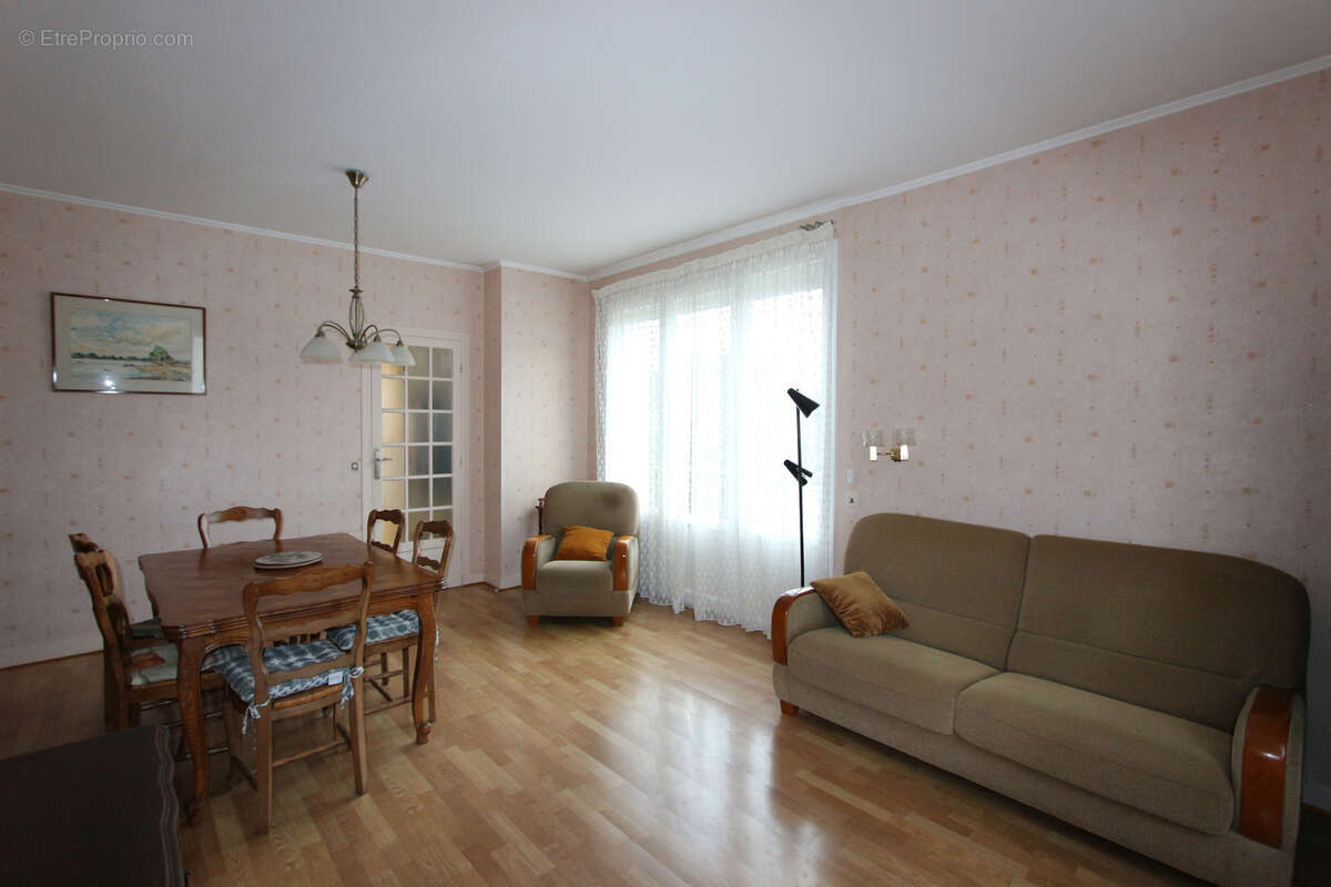 Maison à VARENNES-VAUZELLES