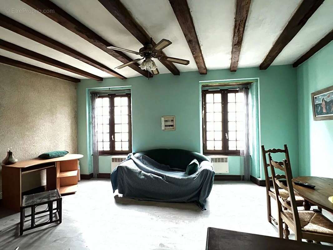 Maison à LUSSAC-LES-CHATEAUX