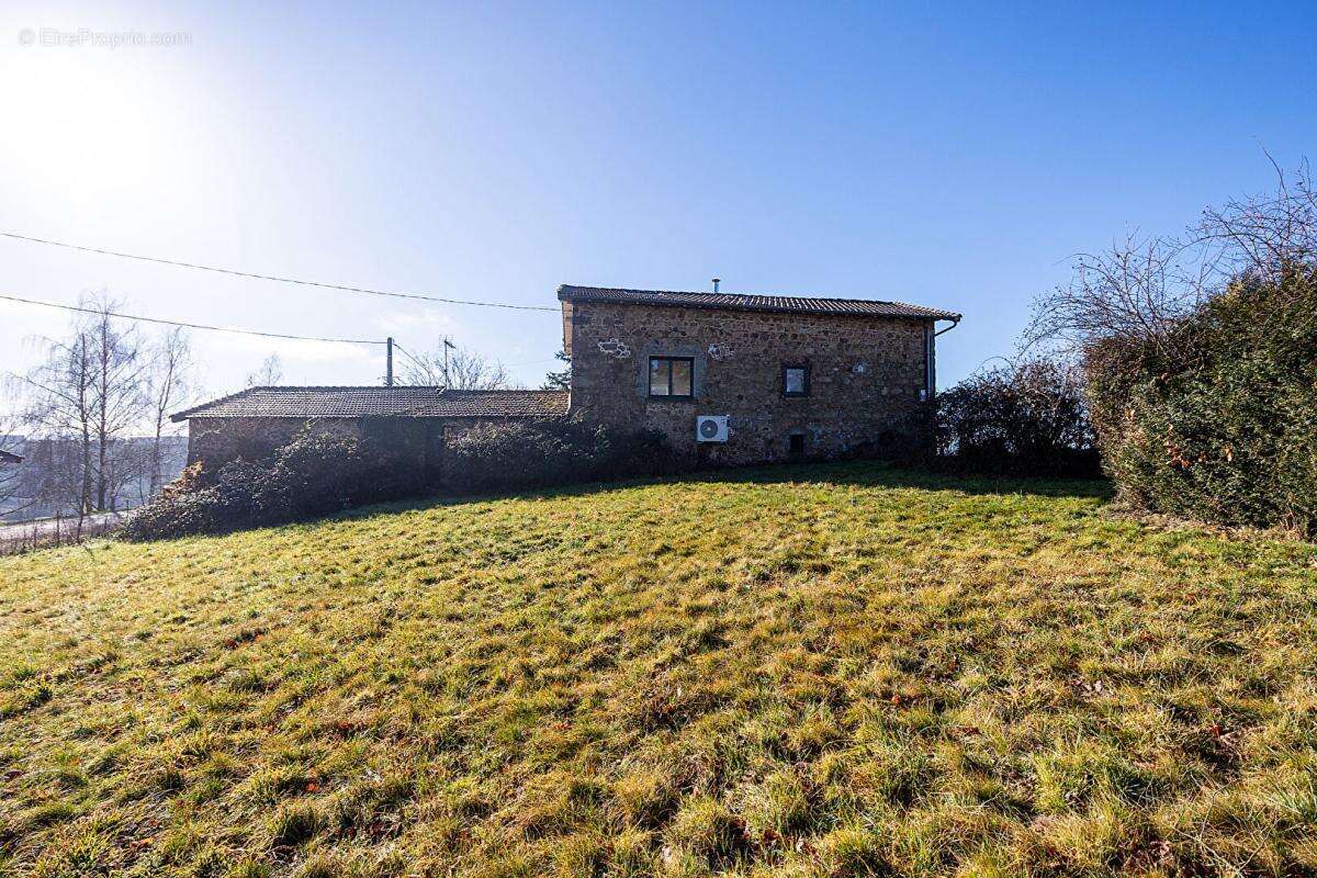 Corps de ferme sur 990 m² de terrain - photo 17