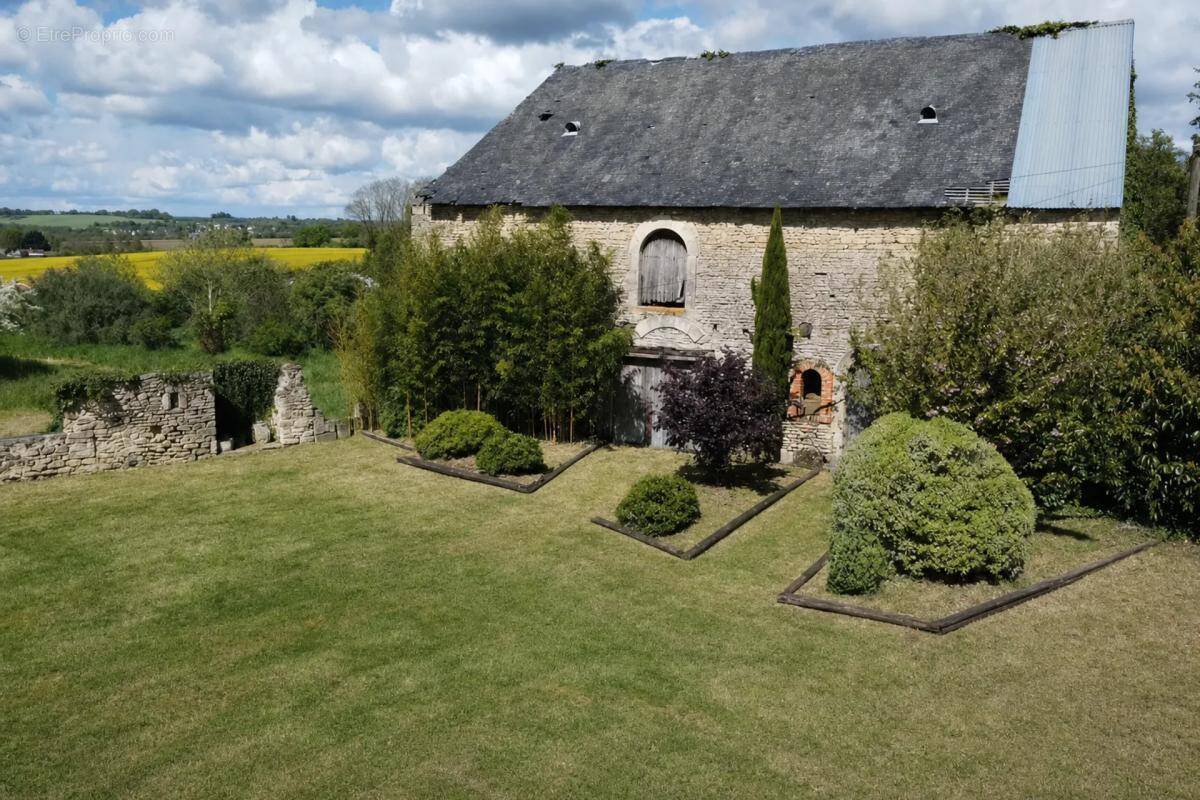 Maison à SAINT-OUEN-EN-CHAMPAGNE