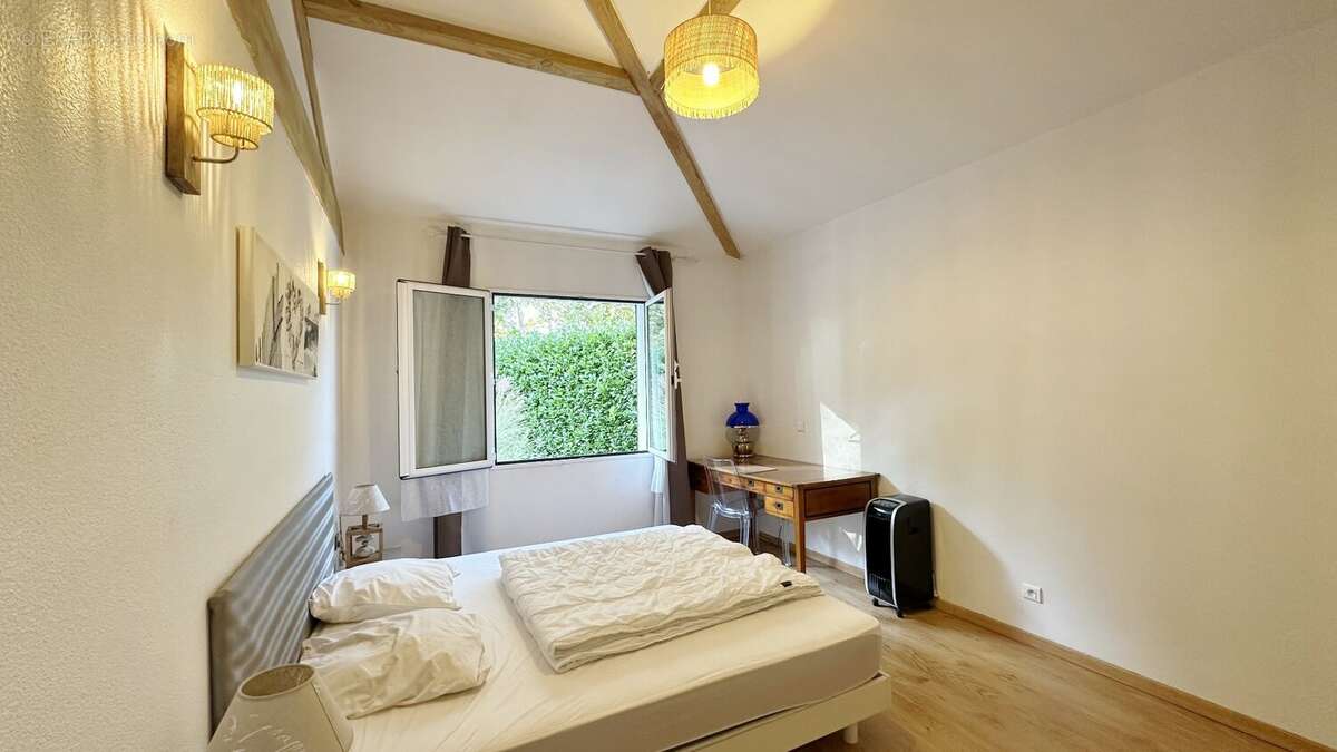 Entre Forêt Landaise et Art de Vivre  Ensemble de deux maisons sur 1638 m² de terrain boisé. - photo 12