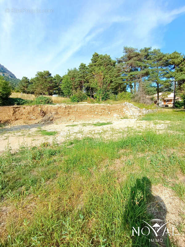 Terrain 1360 m² à Seranon  - photo 7