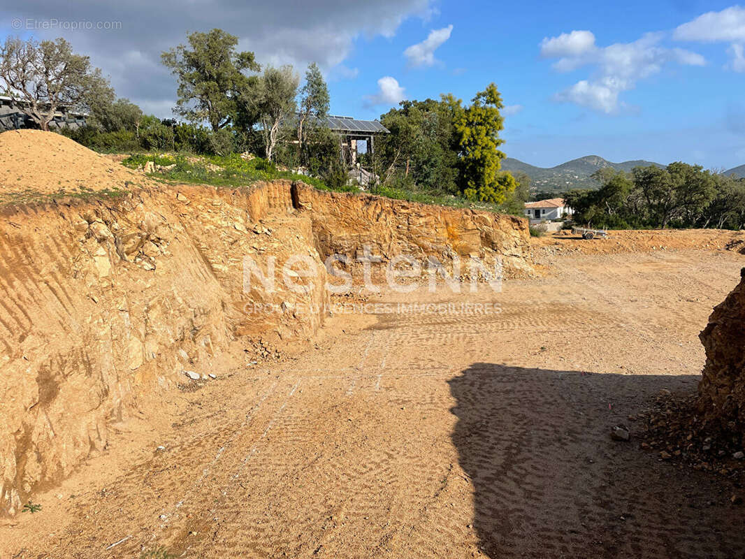 Terrain à ZONZA