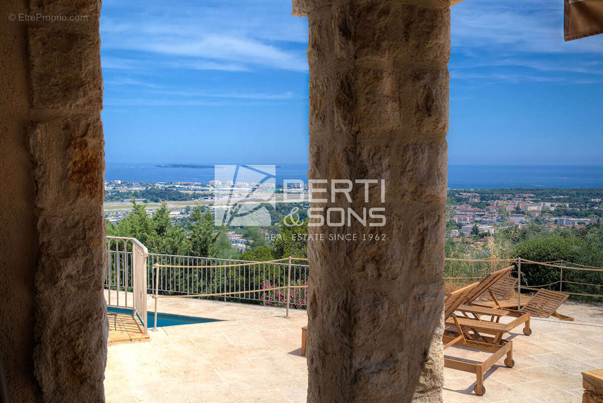 Maison à MANDELIEU-LA-NAPOULE