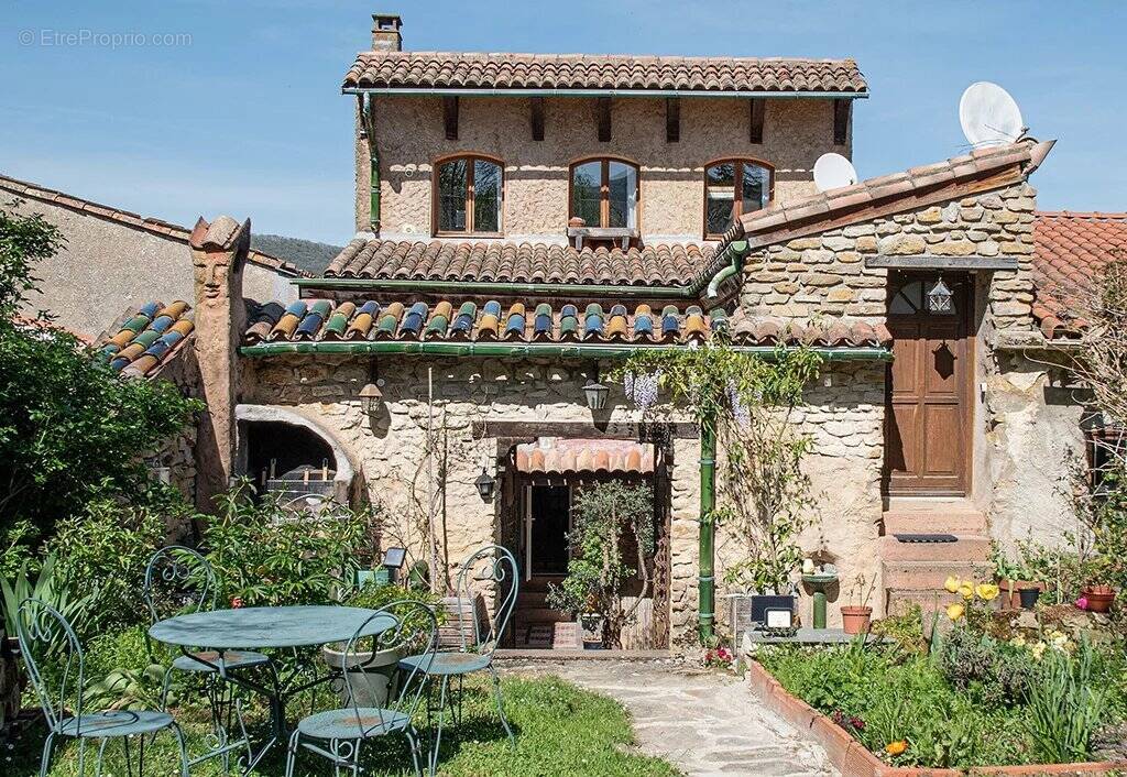 Maison à SAINTE-COLOMBE-SUR-L'HERS