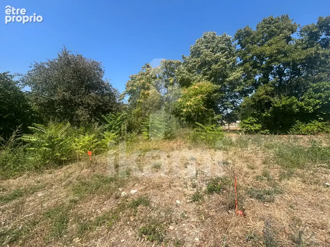 terrain à bâtir - 556 m2 constructible - centre village de Charmes sur Rhône - photo 3