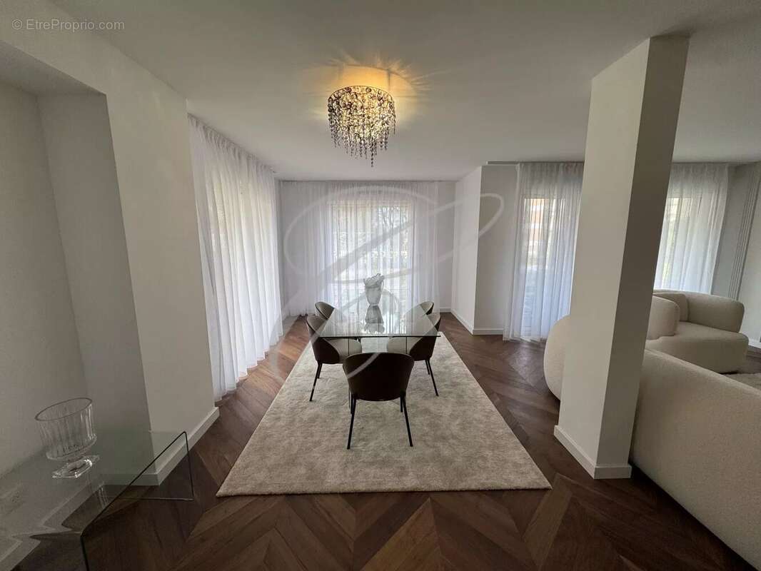 Appartement à ROQUEBRUNE-CAP-MARTIN