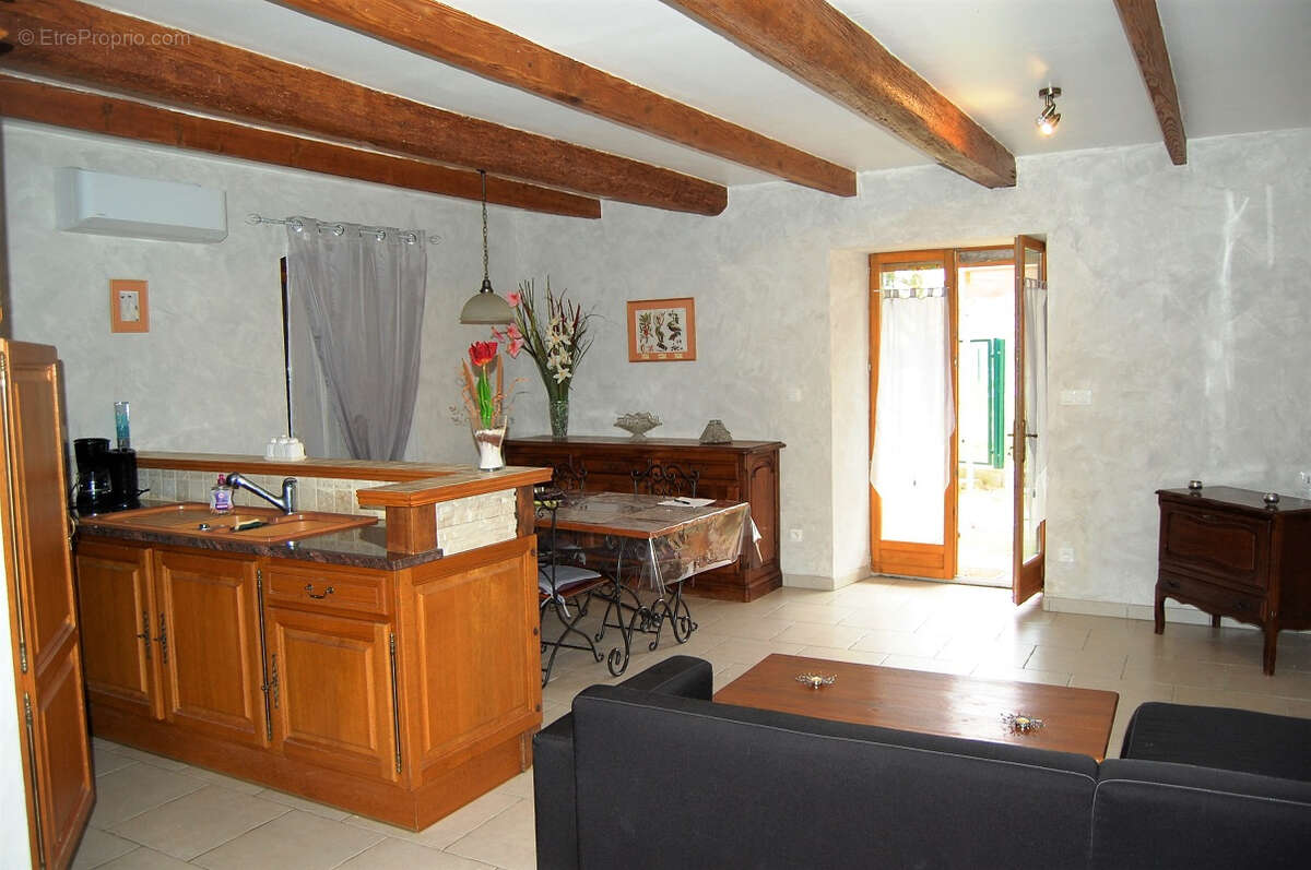 Mas du 19ieme avec 3 gites et partie privative 180m2 sur 3843 m2 de terrain avec piscine - photo 14