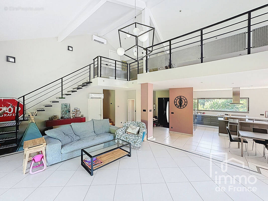 Maison à CHATILLON-EN-MICHAILLE