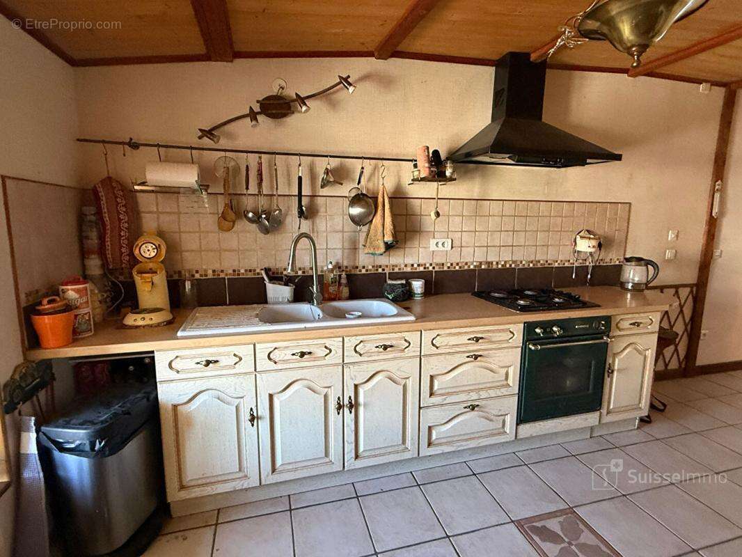Maison de village Oyonnax 3 pièce(s) 98 m2 et dépendances - photo 5