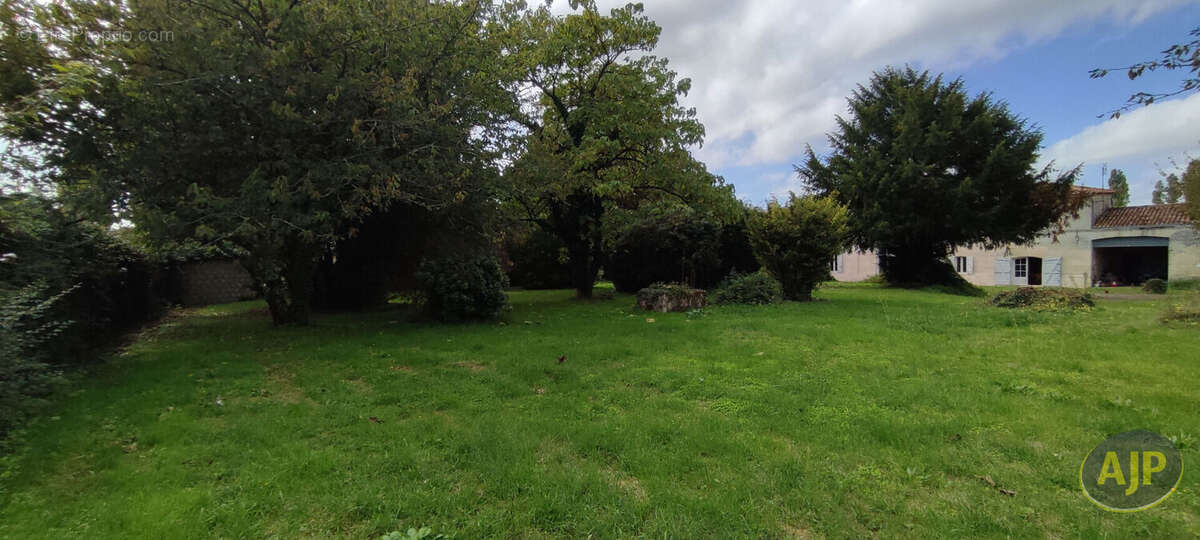 Maison à SAINT-LEGER