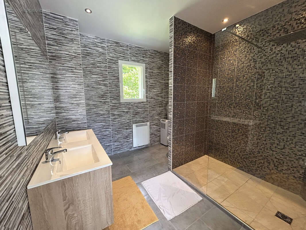 Maison à GIMEL-LES-CASCADES