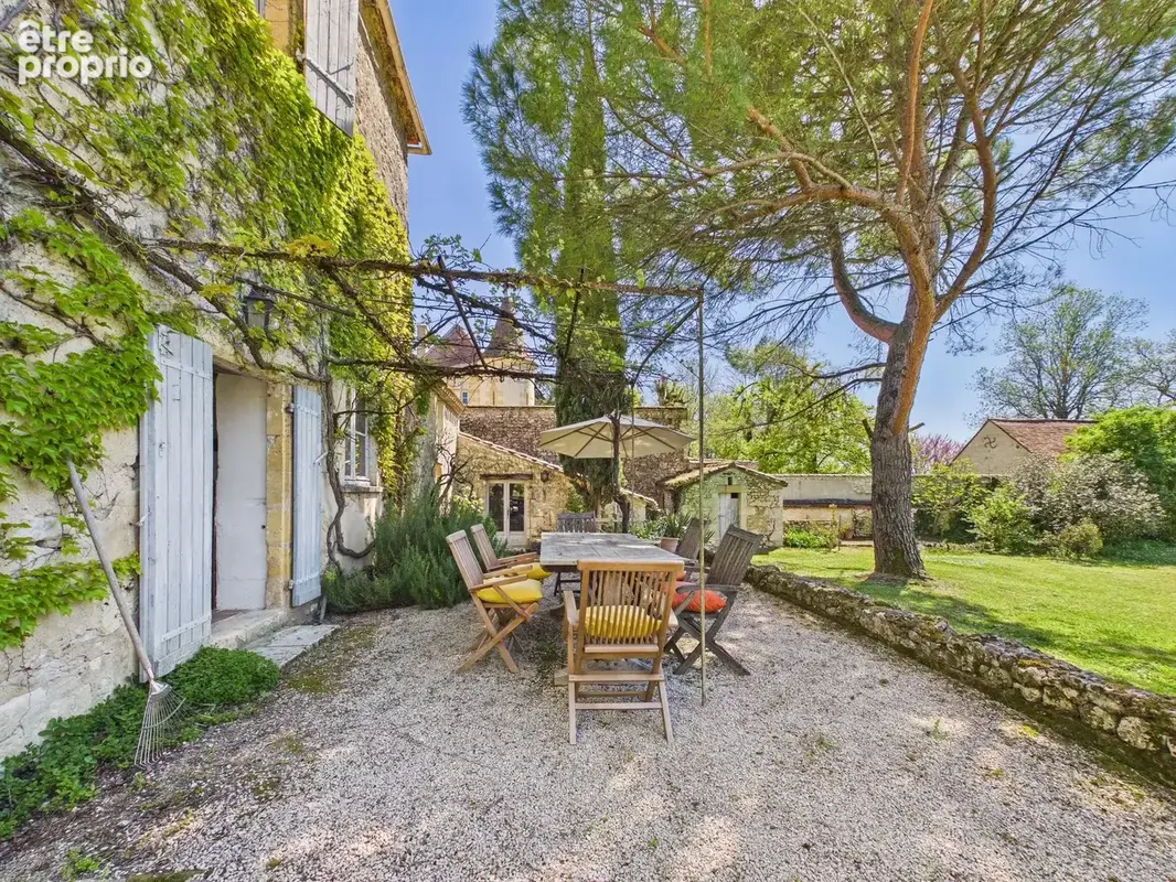 Authentique manoir du XVIIIe siècle offrant des hébergements indépendants pour invités, une piscine et une grange - photo 22