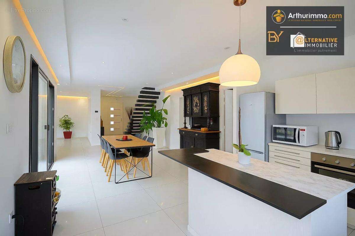 Maison à SAINT-ERBLON