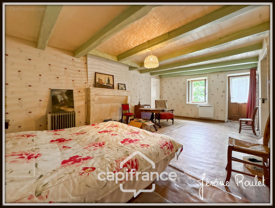 Maison en pierre à vendre 5 pièces 3 chambres Dépendances Terrain 1,5 ha Champigny-En-Rochereau (86) - photo 10