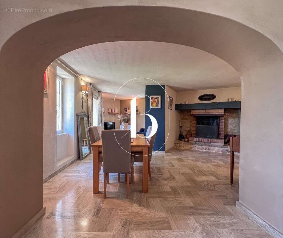 Maison 185 m² à Goudargues  - photo 3