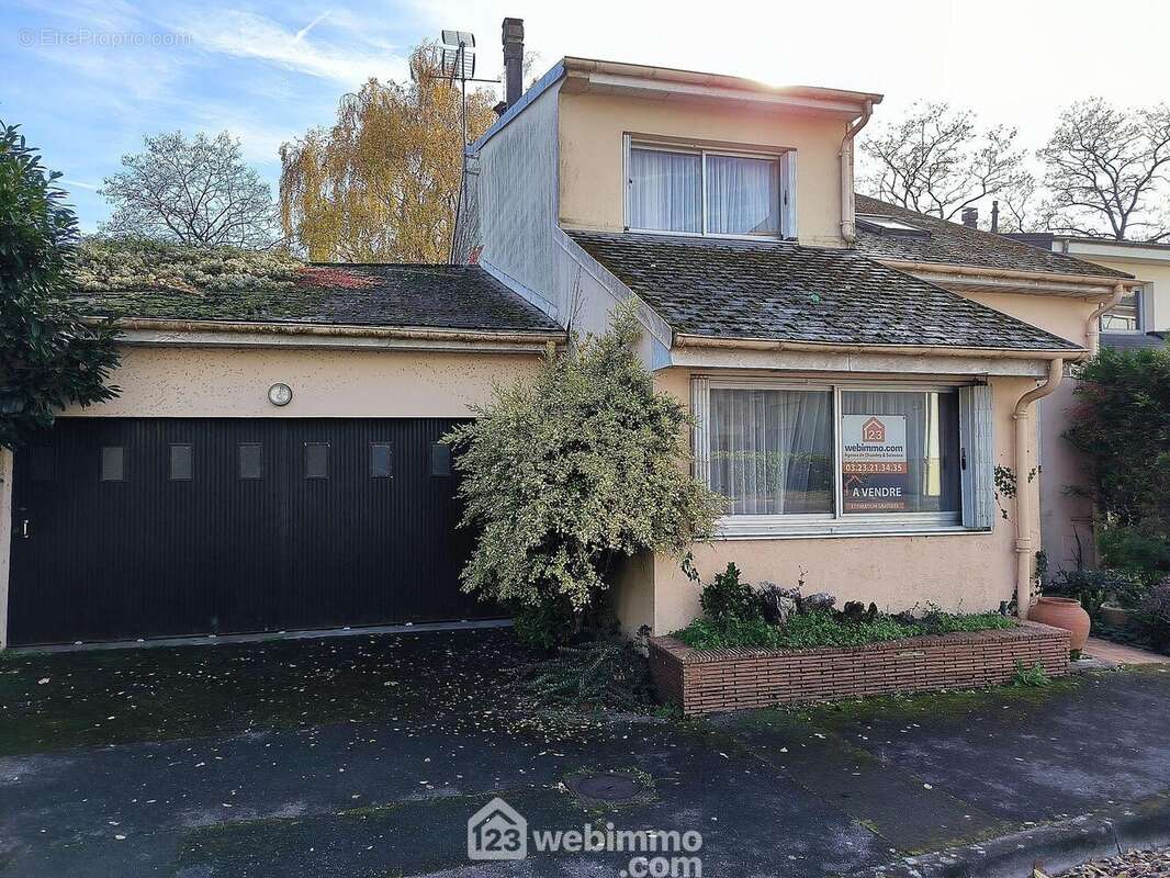 Venez découvrir cette maison familiale idéalement située ! - Maison à LAON