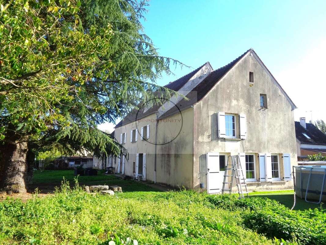 Maison à SAINT-DENIS-LES-REBAIS