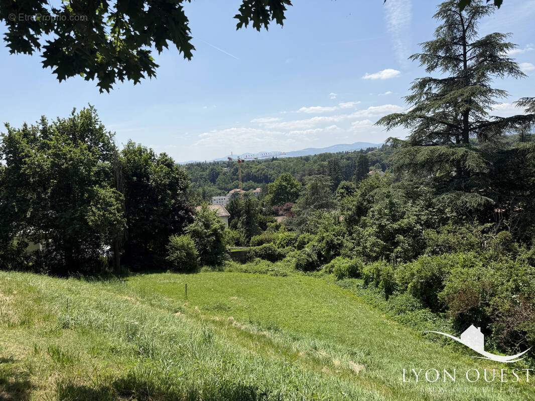 Terrain à CHARBONNIERES-LES-BAINS