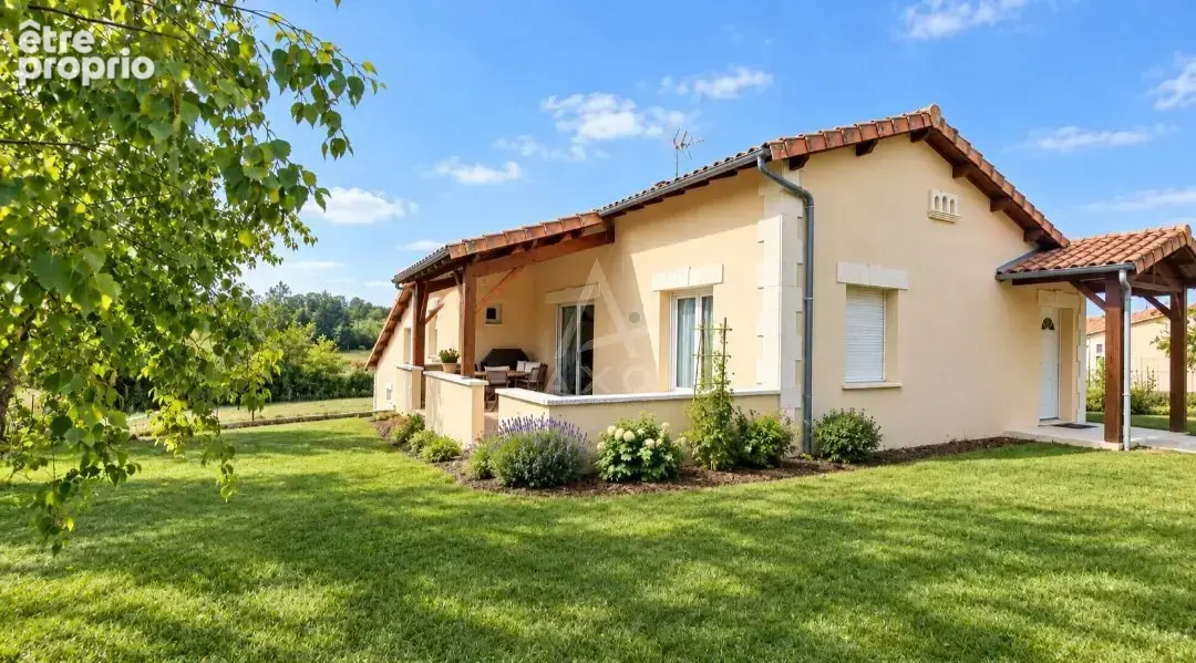 Maison de plain pied avec sous sol semi enterré - photo 1