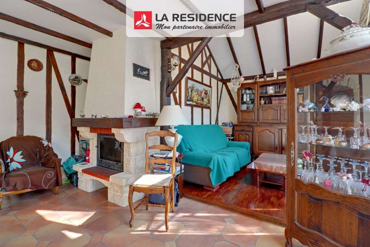 Maison à JOUY-LE-MOUTIER