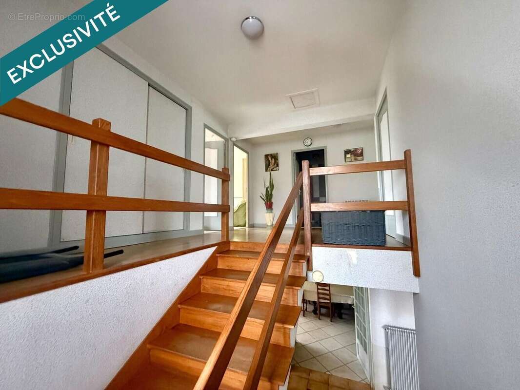 Maison 219 m² à Neuvicq  - photo 5