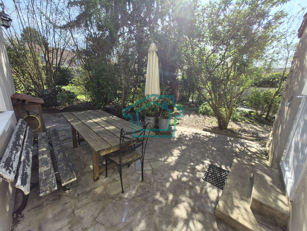 Maison de 135 m2, élevée sur 720 m2 de terrain proche Thoiry - photo 2