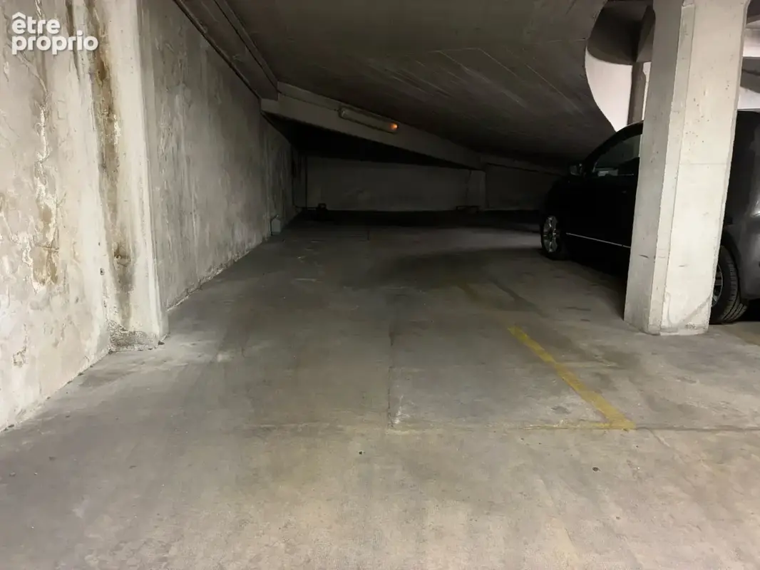 Parking à PARIS-16E