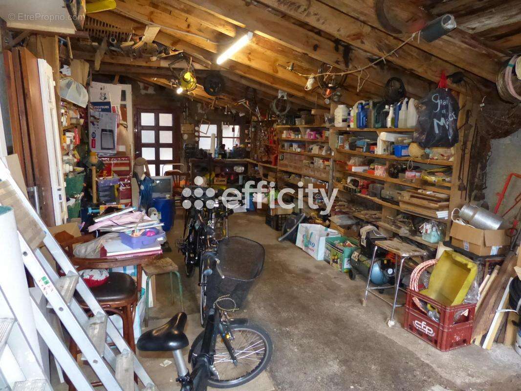 Maison à LE MALZIEU-VILLE