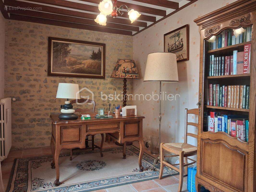 Maison Le Breuil En Bessin de 219 m² - photo 3