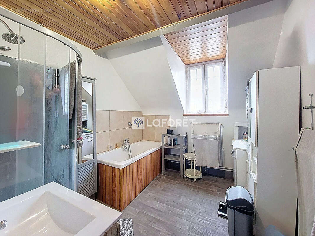 Maison à MONTBREHAIN