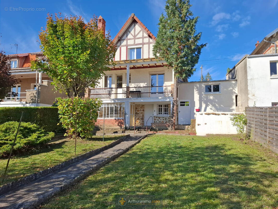 Maison à COULOMMIERS