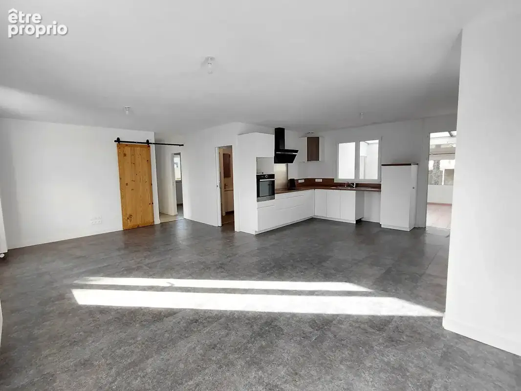 Maison entierement renovee de 126 m² dans le centre ville de challans - photo 3