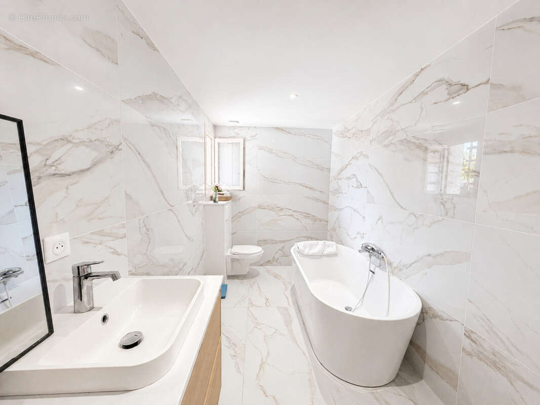 Élégante maison familiale rénovée en lisière de forêt – Deux suites parentales, confort et nature à Hourtin - photo 10