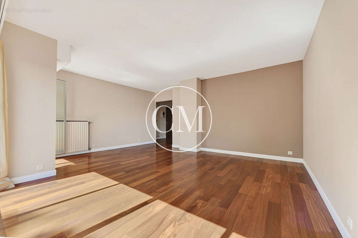 Appartement à BUC