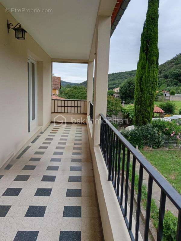 Ensemble immobilier avec appartements / terrasses / jardin / garages reynes 66400 - photo 8