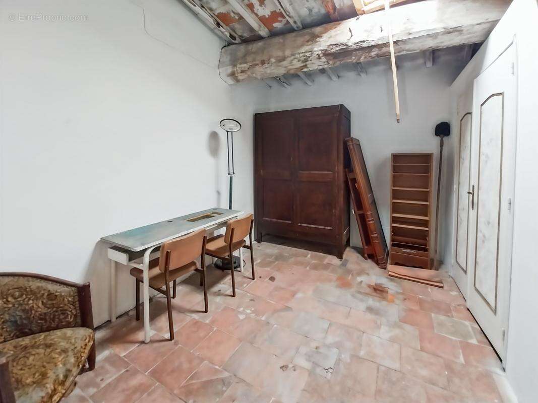 Vente immeuble à Marseillan avec appartement et locaux - photo 19