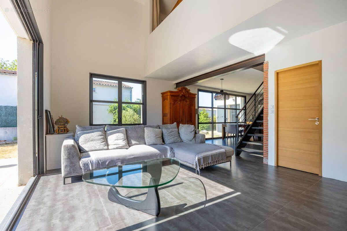 Maison à LA FARE-LES-OLIVIERS