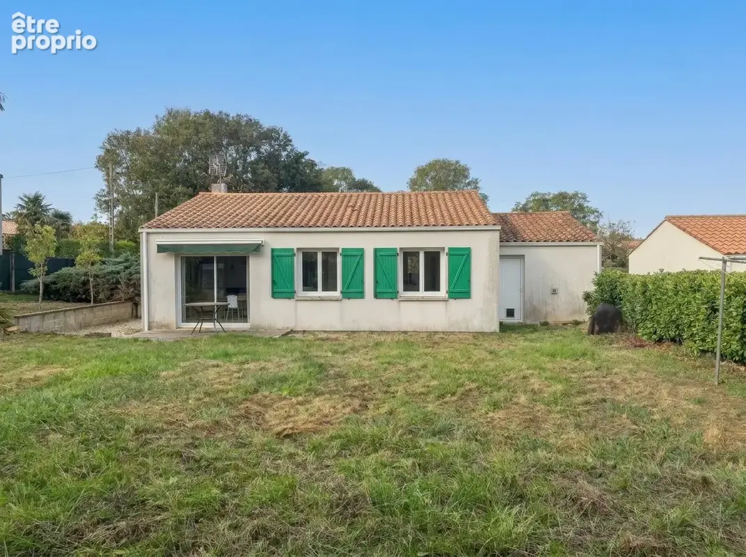 Maison 2 pièces 68 m² à vendre à Saint-Saturnin-Du-Bois (17700) - photo 1